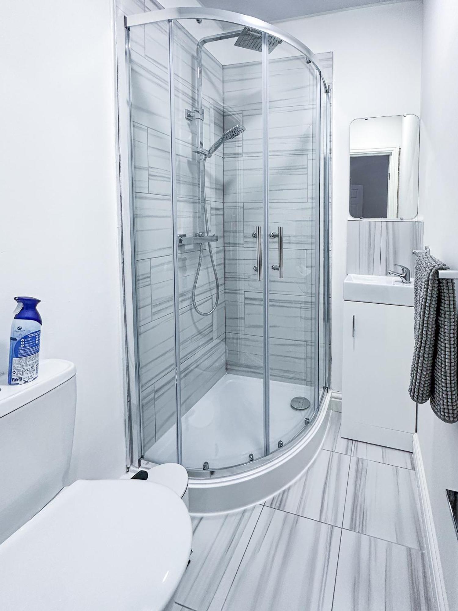 Ashfield Co-living - Private Self-cater Manchester