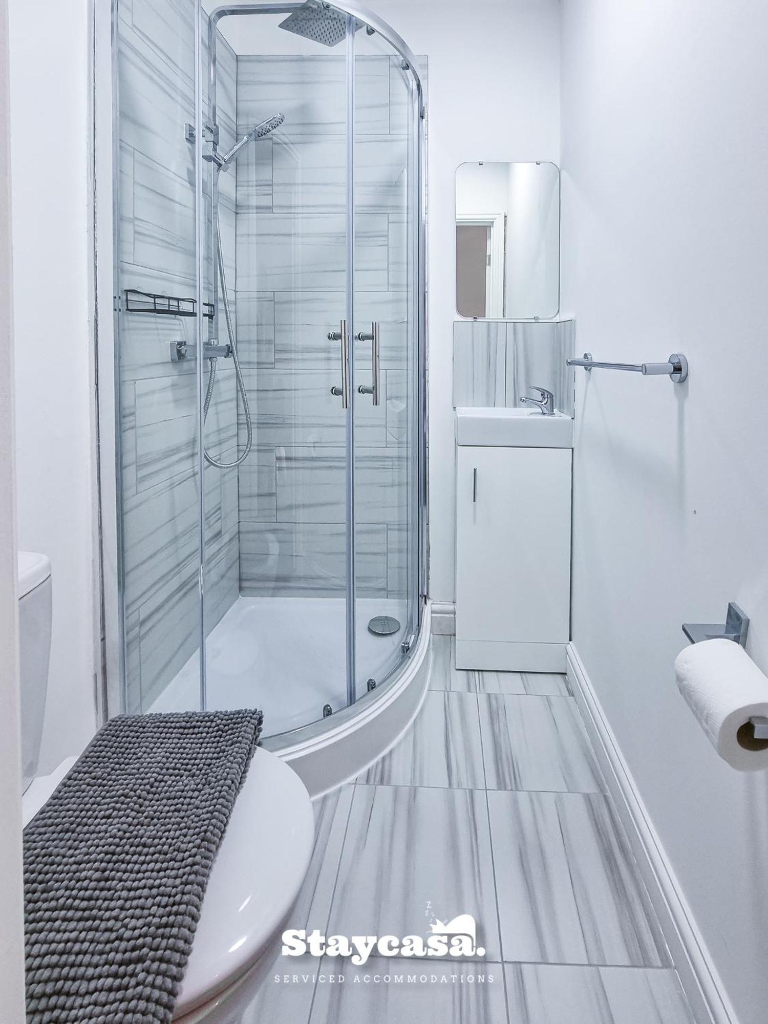 Ashfield Co-living - Private Self-cater * Manchester
